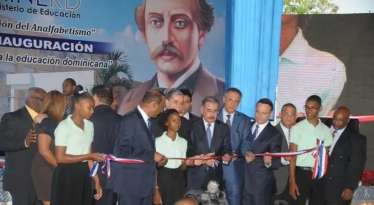 Medina inaugura 5 escuelas  en Monte Plata