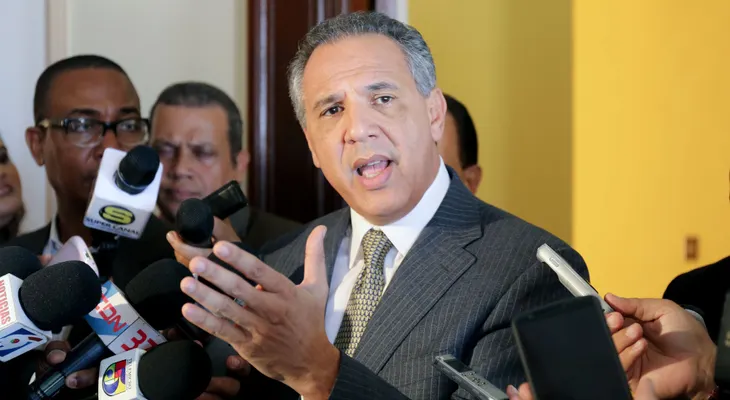 Peralta resta importancia a pedido legisladores oposición de interpelar al presidente Medina