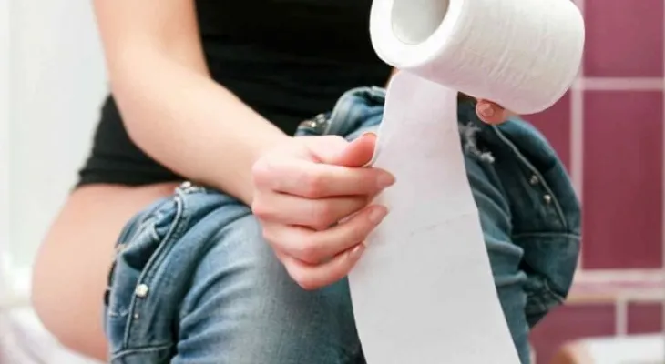 Sospeche del dolor abdominal y las diarreas permanentes