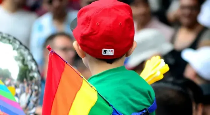 El papa pide "no condenar" a un hijo con una diferente orientación sexual. "Eres mi hijo o mi hija como eres"