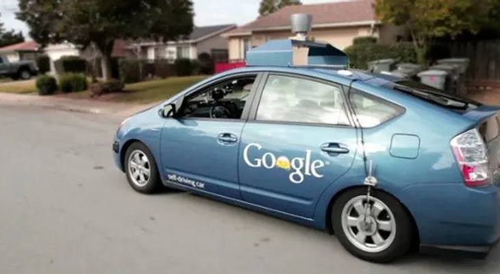 Google piensa en cómo llevar su vehículo sin conductor al mercado