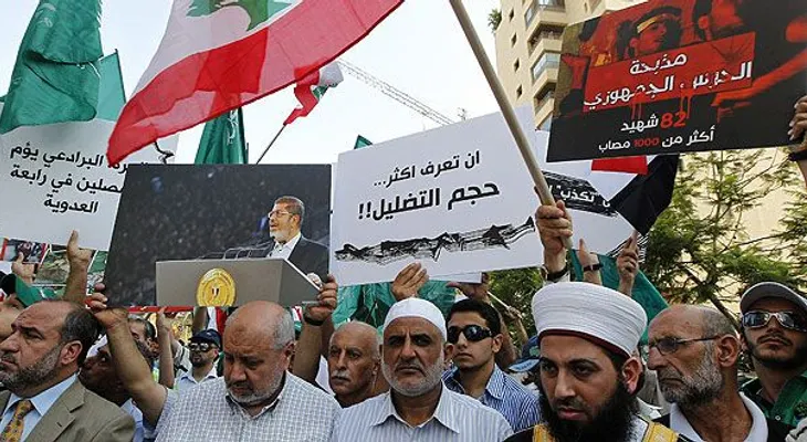 Egipto se divide entre los impulsos a la transición y la presión islamista
