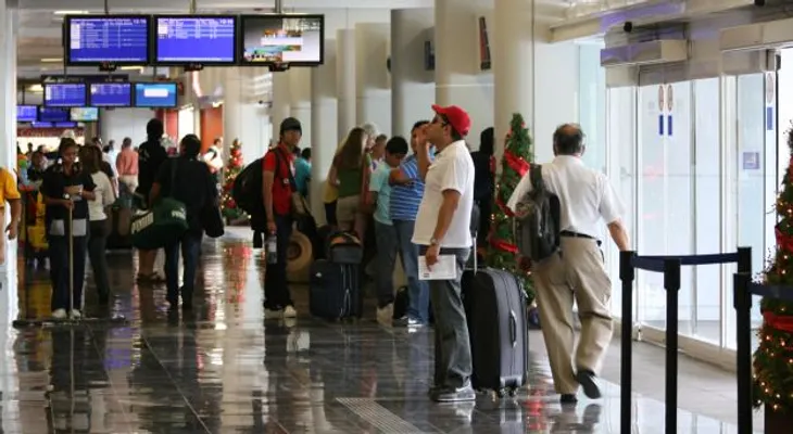 Detienen 10 personas en consulado de EEUU con documentos falsos