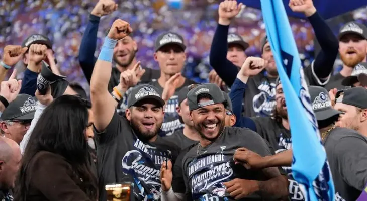 Freddy Peralta gana el MVP de la Serie de Campeonato de la Liga Americana tras guiar a los Rays a la Serie Mundial