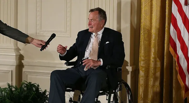 Hospitalizan al expresidente George H.W. Bush