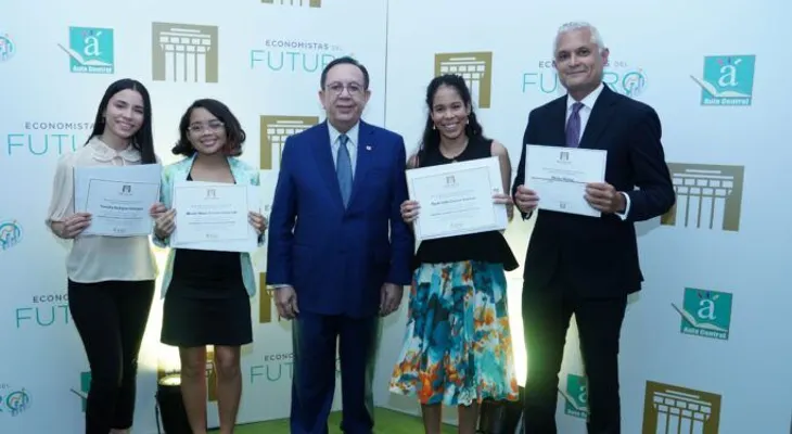 Banco Central finaliza la VIII Semana Económica y Financiera con la entrega de premios de Economistas del Futuro