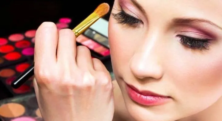 El maquillaje ideal para disimular el acné