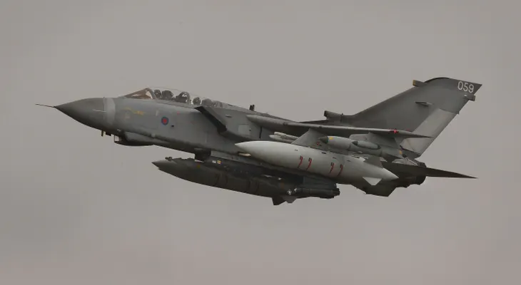 Parlamento británico aprueba lanzar ataques aéreos contra ISIS