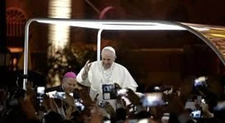  Papa visita a enfermos terminales en Paraguay 