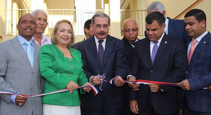 Medina inaugura dos proyectos habitacionales en San Cristóbal