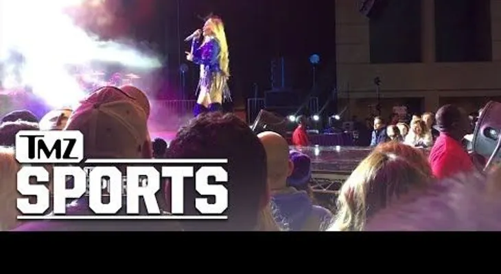 Jennifer López reprochada por sus fans por subir a Alex Rodríguez al escenario 