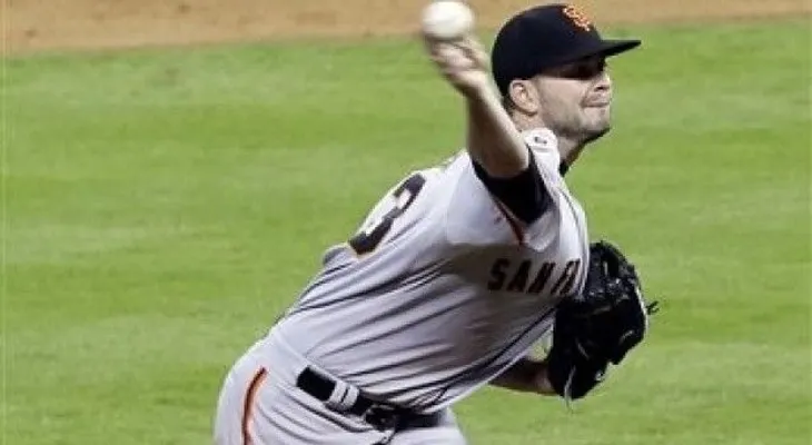 Novato de los Gigantes lanza juegos sin hit ante Mets