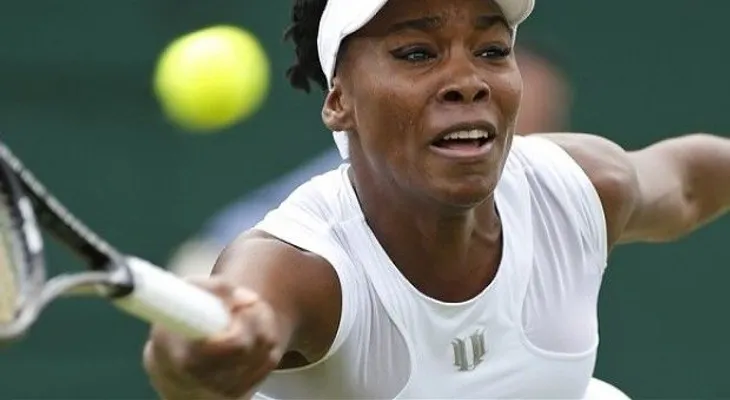Venus avanza a semifinales en torneo WTA Elite