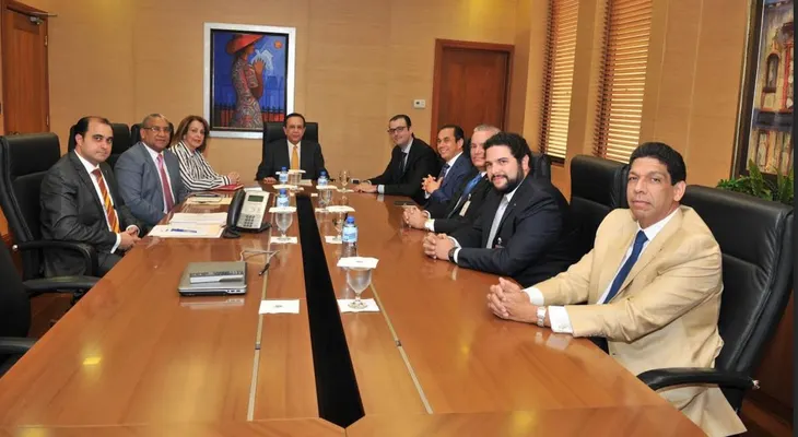 Valdez Albizu pasa balance con ADOEXPO a situación del sector exportador y sus perspectivas
