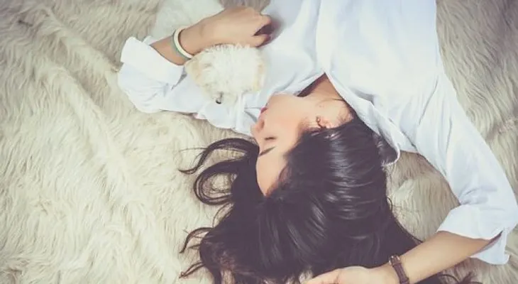 La cantidad del sueño cambia según período del ciclo menstrual