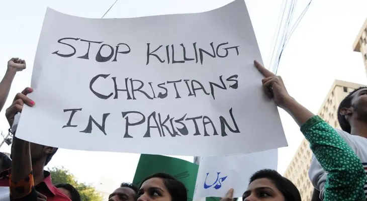 Una adolescente pakistaní que se casó por amor es quemada viva por su propia madre