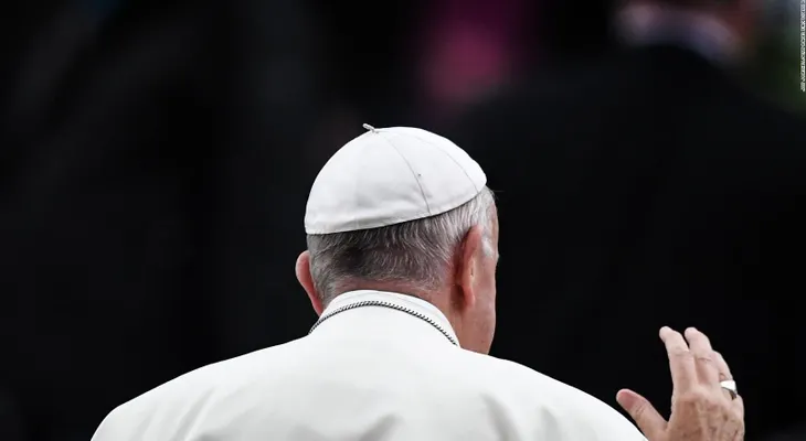 El papa acepta la dimisión de 2 obispos de Chile