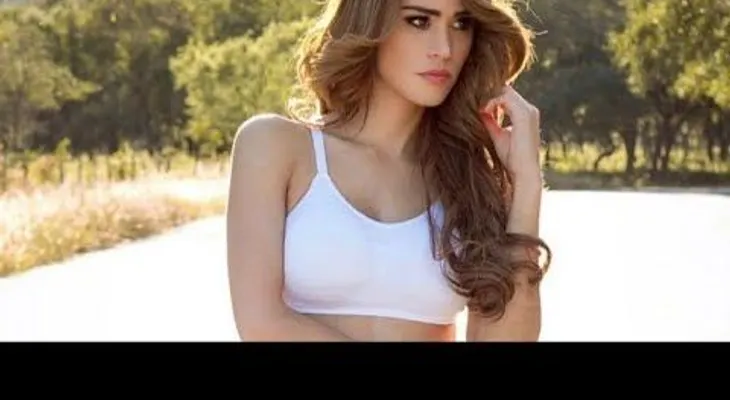 El coqueto baile de la chica más linda del mundo para celebrar el Día de San Valentín 