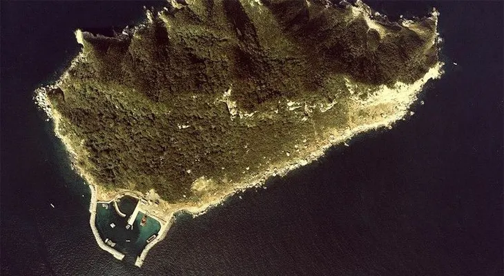 La isla japonesa que las mujeres tienen prohibido visitar