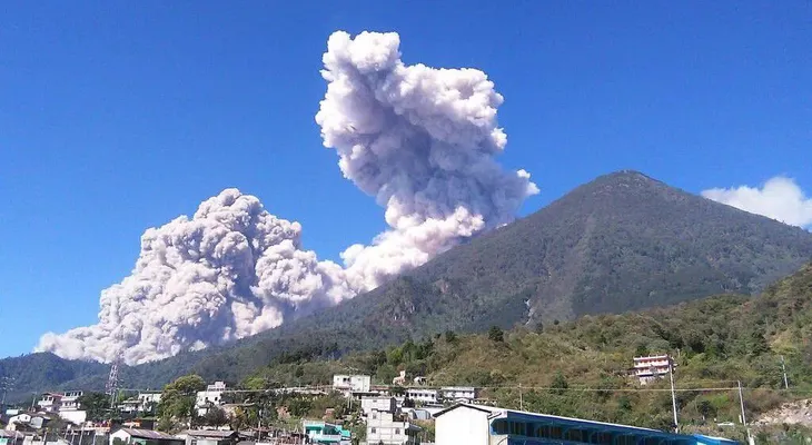 Volcán Santiaguito en Guatemala registra varias explosiones