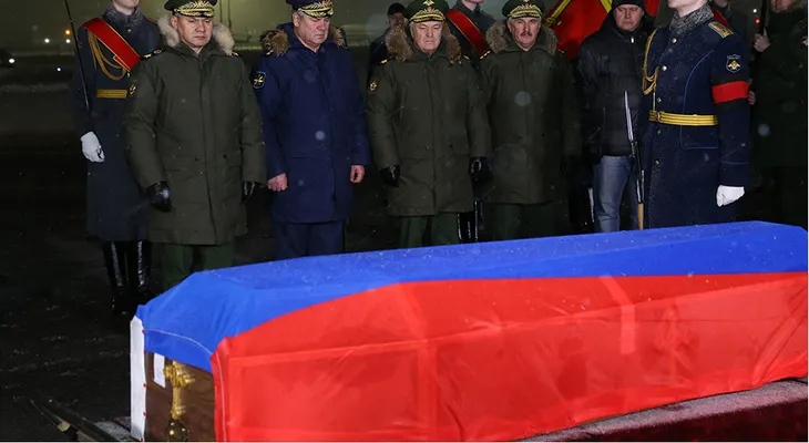 Cuerpo del piloto de cazabombardero ruso fue recibido con honores militares