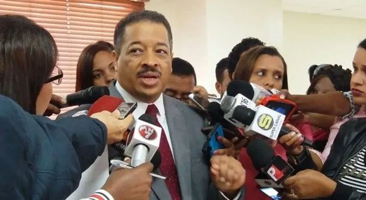 Roberto Rosario se dedicará a su firma de abogados