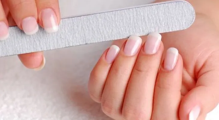 Anota estos consejos para decorar las uñas 