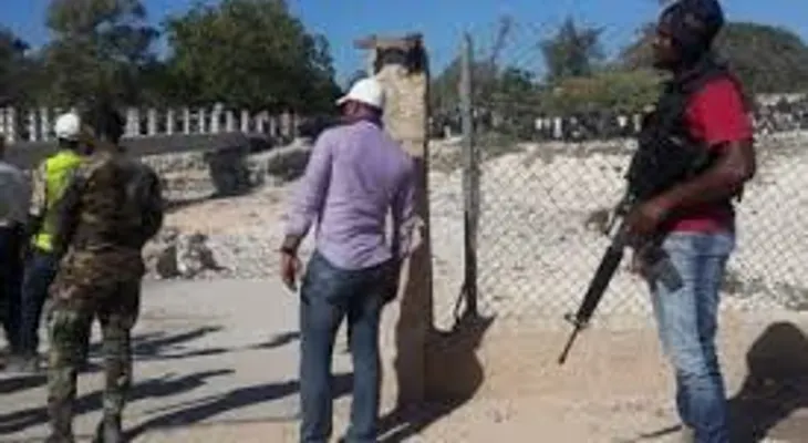 Una turba de haitianos armada con cuchillos y machetes secuestran un grupo de profesionales dominicano