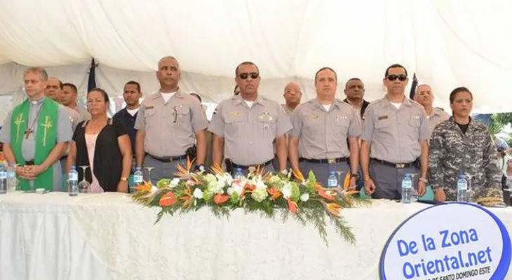 Jefe  PN y Gobernador provincia SD encabezan encuentro comunitario 