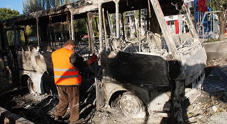 Human Rights Watch: Kiev utilizó en Donetsk bombas de racimo.
