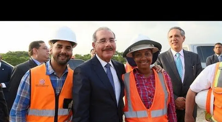 Presidente Medina visita La Nueva Barquita y Centro Educativo Niños del Camino