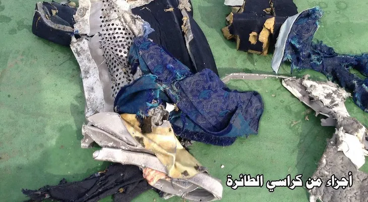 Un submarino busca las cajas negras del avión de EgyptAir que se estrelló en el Mediterráneo