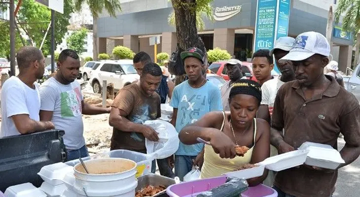Comida sobre ruedas: negocio que alimenta la economía informal