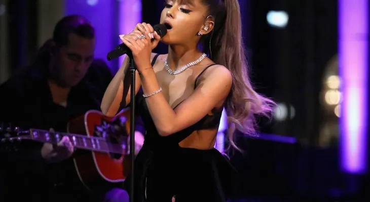 Ariana Grande sorprende a sus fanáticos que resultaron heridos en el atentado de Manchester