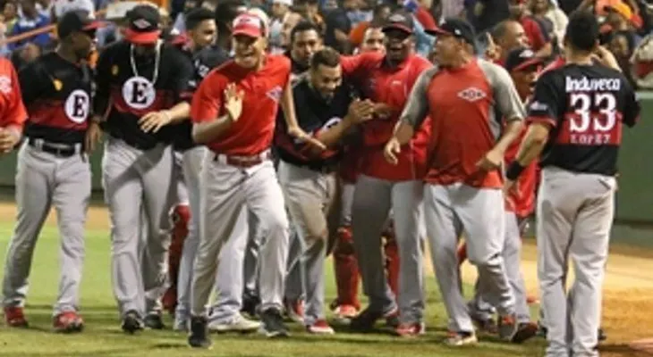 Leones empatan con los Toros; Ciriaco remolca tres y Sierra otras dos