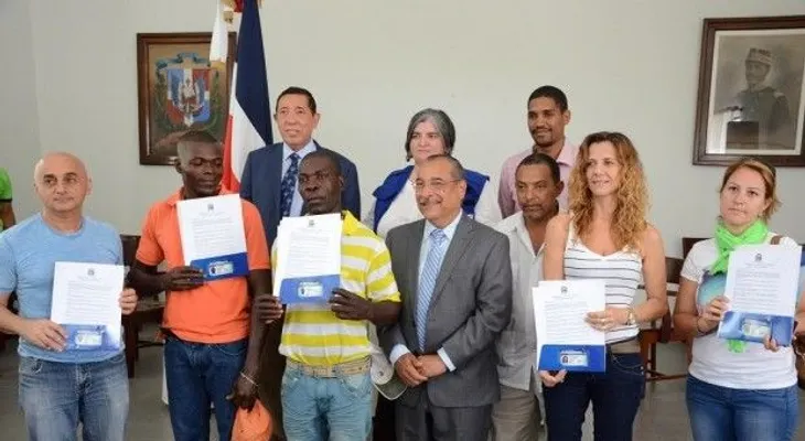 Interior y Policía inicia entrega de carnés a extranjeros en Santiago y Puerto Plata