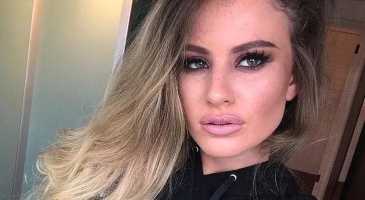 La modelo que iba a ser vendida en internet fue a supermercados y tiendas de zapatos con su secuestrador
