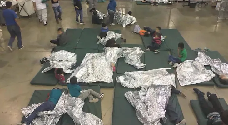 Inmigrante de El Salvador demanda a EE.UU. para que la reúnan con su hija, a la que tiene que amamantar