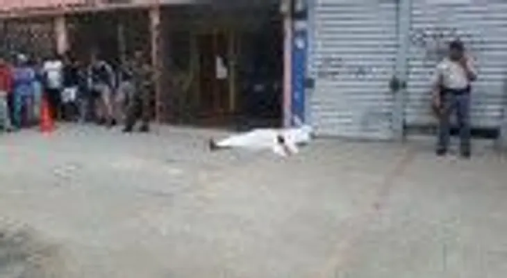 Asesinan hombre de tres disparos en el sector 27 de Febrero