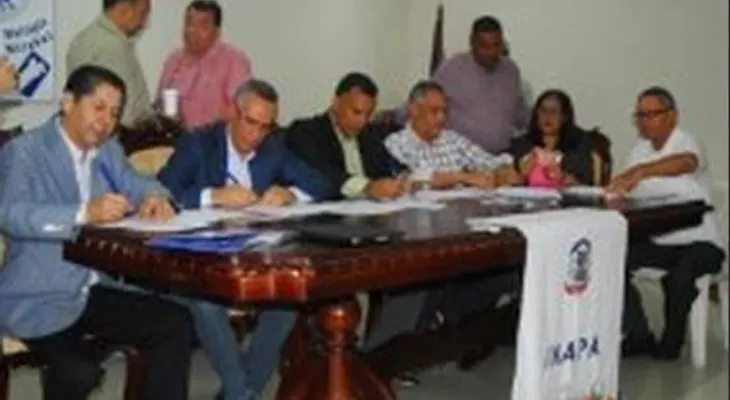 INAPA entrega acueducto a comunitario 