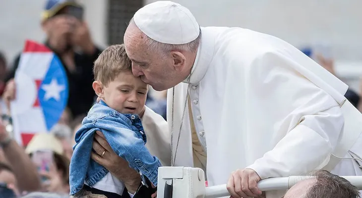 El papa Francisco ordena destituir a obispos negligentes en casos de abusos sexuales