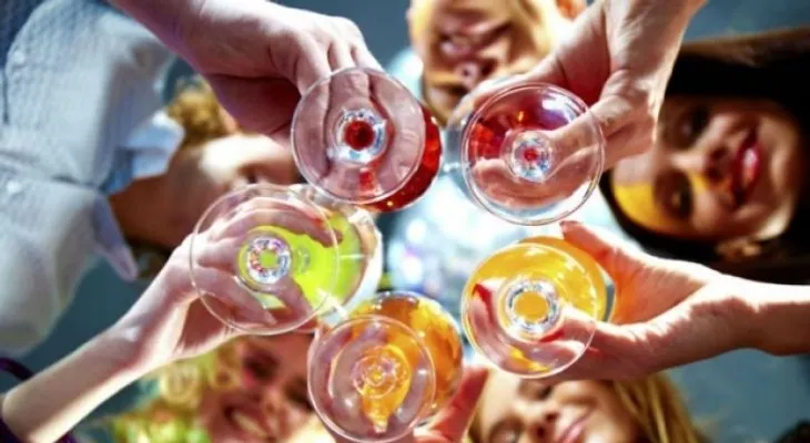 ¡Celebra con calma! Consejos para evitar excesos en este Año Nuevo