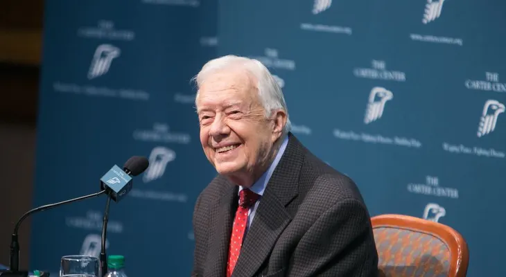 El expresidente Jimmy Carter anuncia que está libre del cáncer