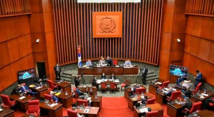 Senado aprueba estado de emergencia por 45 días y país espera nuevo toque de queda 