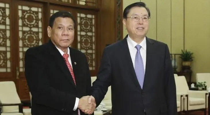Presidente de Filipinas anuncia su "separación" de EE.UU.