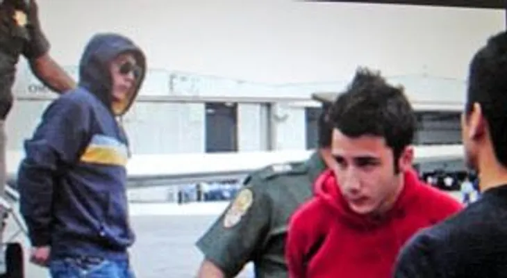 Arrestan conductor mató hermanitos