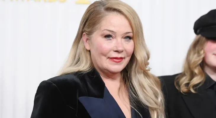 Christina Applegate dice que los médicos le informaron que no tiene esclerosis múltiple
