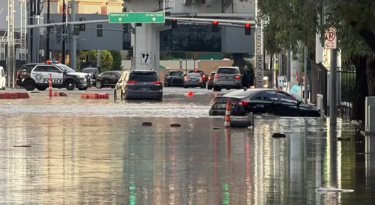 Tormenta histórica inunda Las Vegas y rompe récord de lluvia de octubre vigente desde 1947