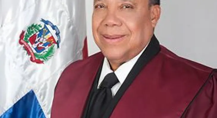 Juez del Tribunal Constitucional, en canchanchanería con Miguel Vargas