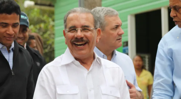 Danilo Medina,  promete apoyo a artesanos San Cristóbal " no importa cuánto cueste"